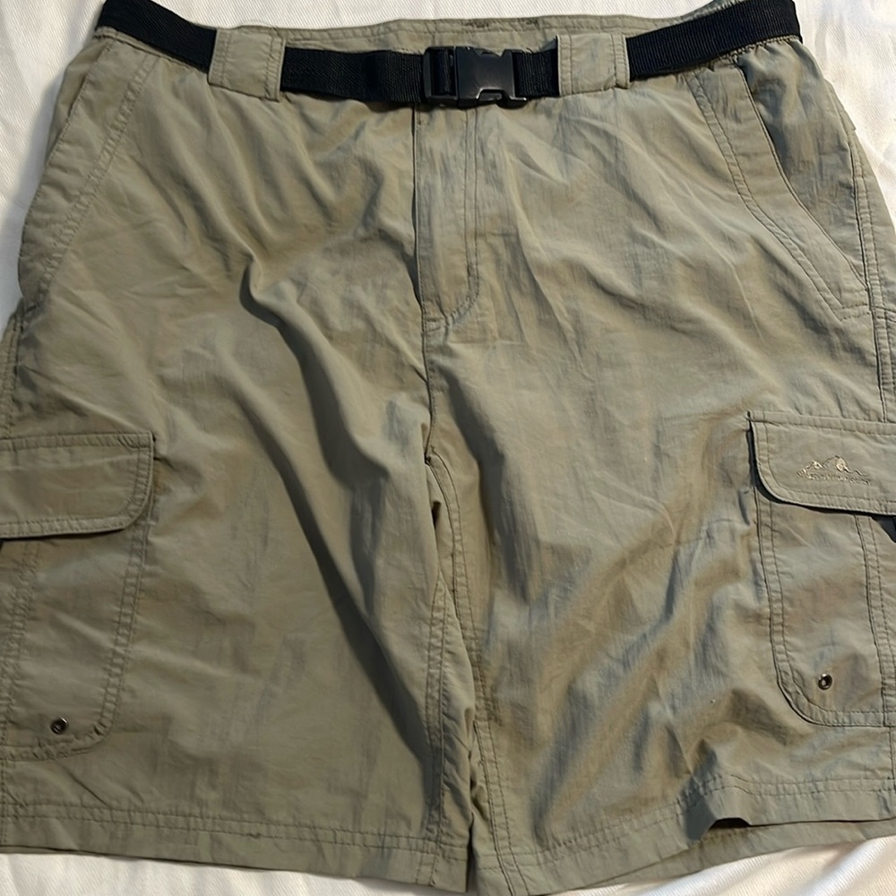 7105 American Outback Green Nylon Shorts Sz XL Men’s Pockets Casual Outdoor